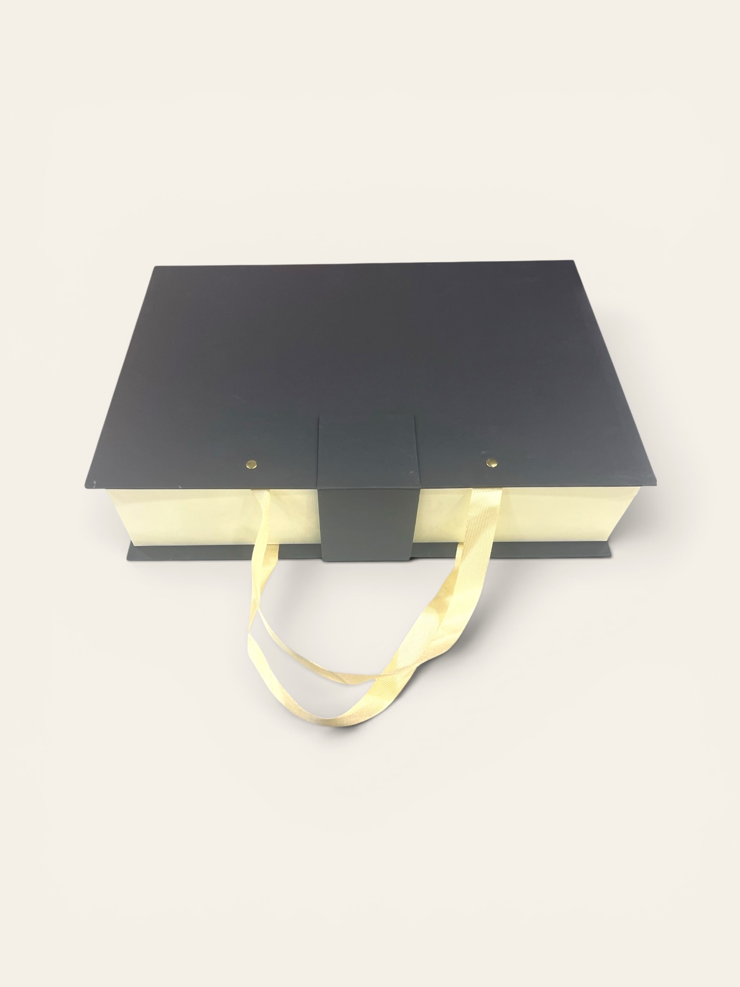 The Executive Welcome Kit - Image 2